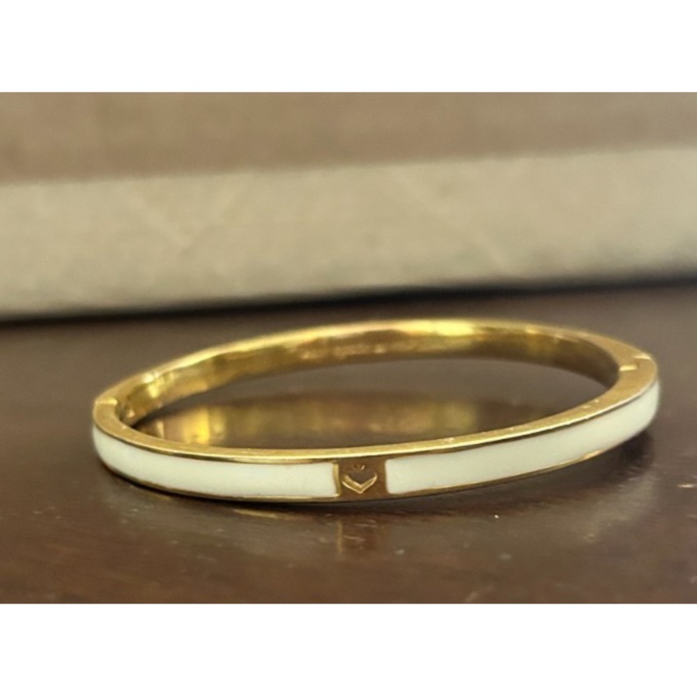 Kate Spade New York Spot Spade Enamel Hinge Bangle Bracelet Minimalist White Gld - Picture 8 of 16